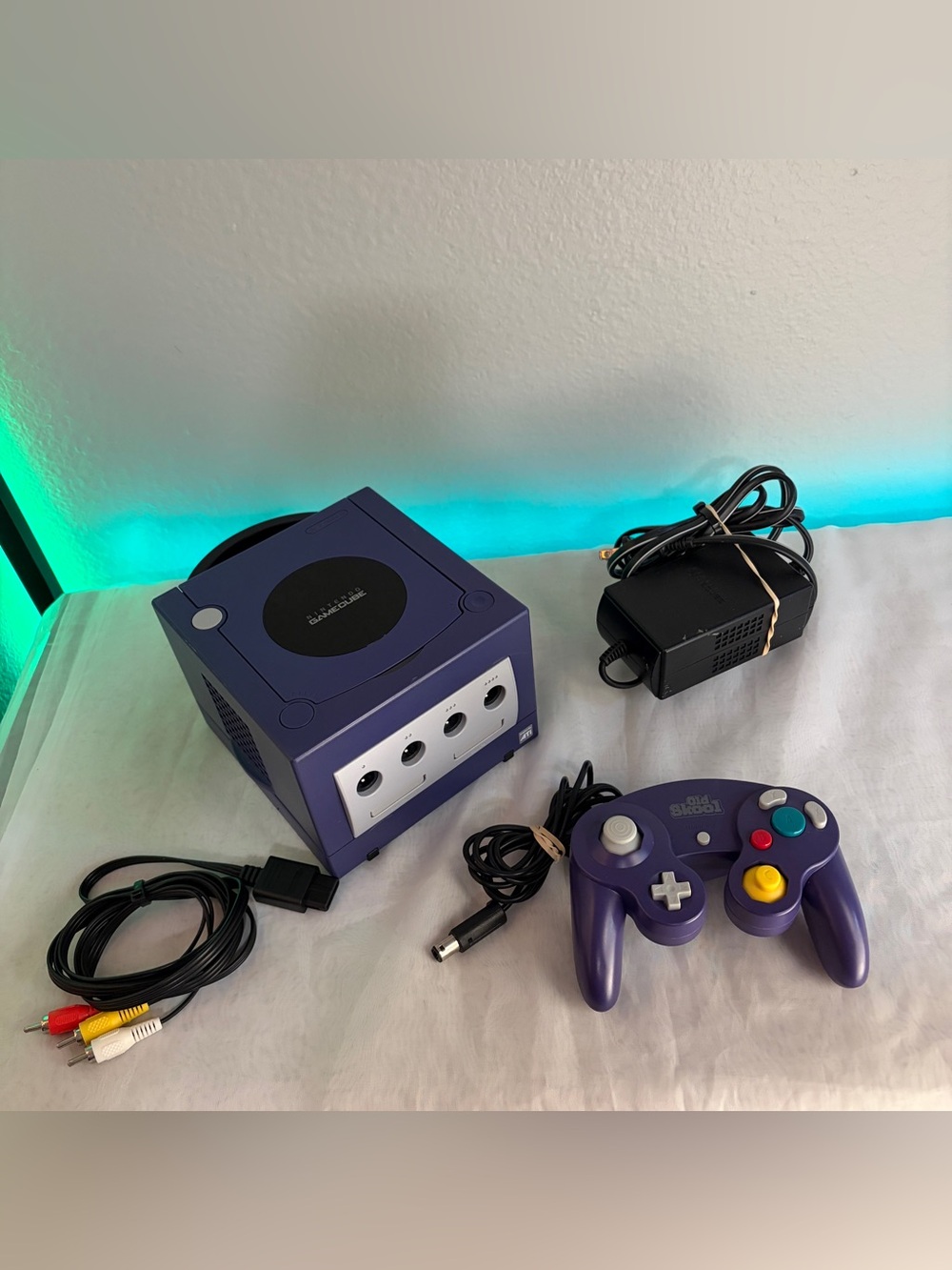 Nintendo GameCube Purple Console Bundle Controllers Power/AV Cables Tested Works - Picture 14 of 16